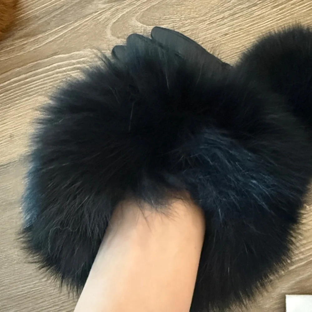 NWOT black fleece lined sheepskin leather gloves with fox fur trim